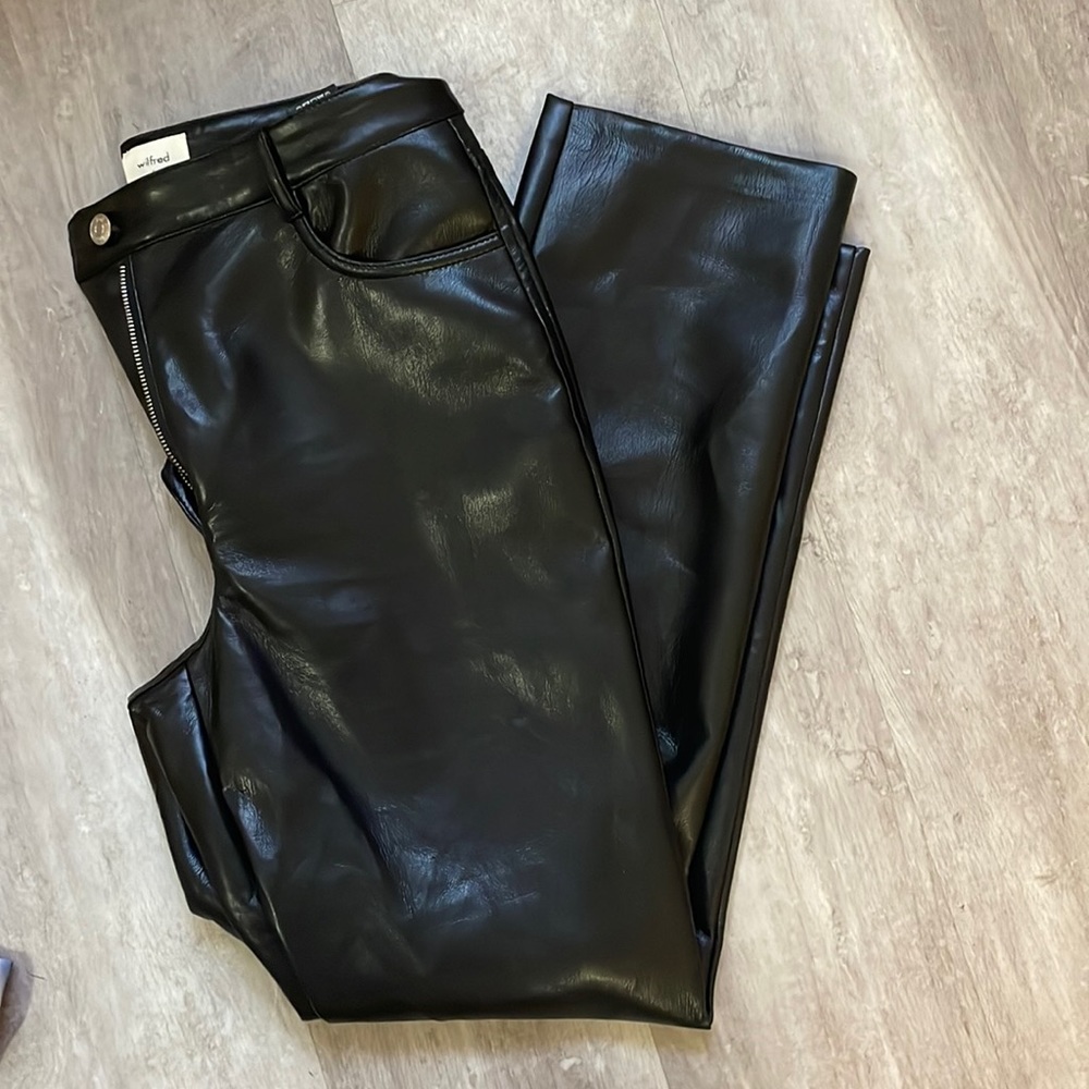 Aritzia leather melina pants size 6 never worn